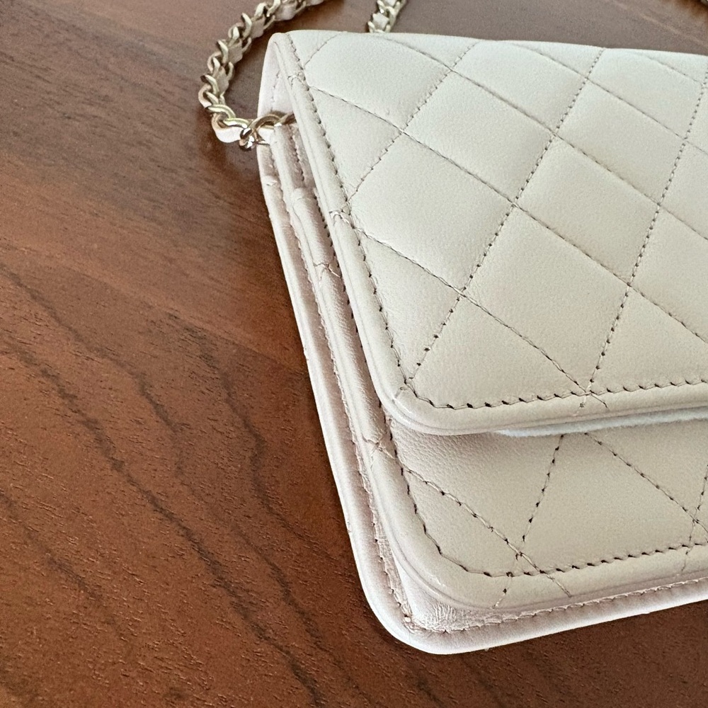 CHANEL Trendy CC Wallet On Chain WOC color: Light Beige - Picture 8 of 13